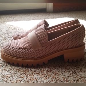 Aerosoles Ronnie Nude heeled Loafer 7.5 runs big**